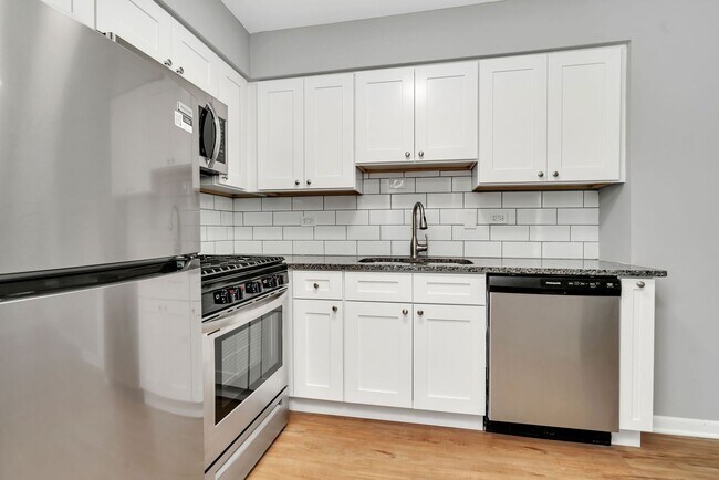 Photo - 909-913 Plainfield Rd Apartments