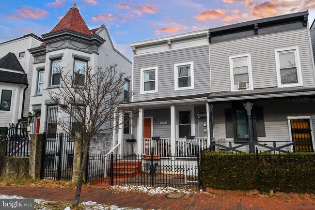 Building Photo - 737 Morton St NW