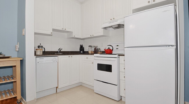 Building Photo - 153 St George St Unit 00201