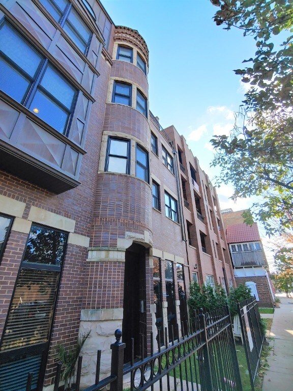 Building Photo - Noble Square 2b/2b Condo Rental Unit 2