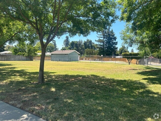 Building Photo - Newly Remodeled 2 Bedroom, 2 Bath Condo