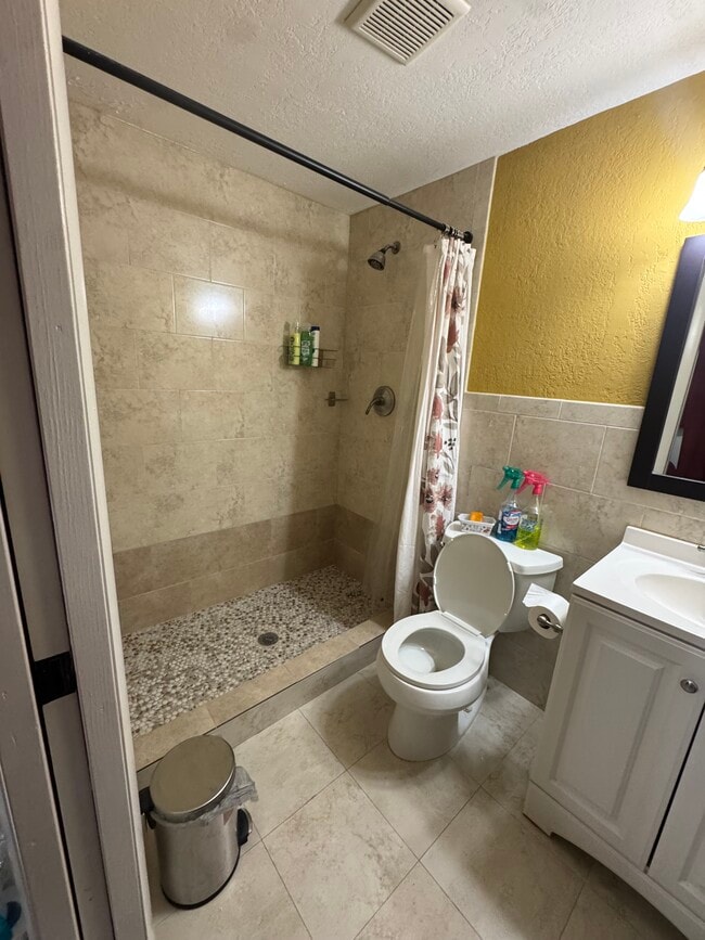 Photo - 5501 SW 89th Ave Unidad 1/1 Spacious Efficient