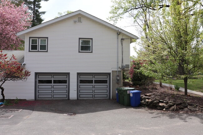 Photo - 442 Surrey Ln