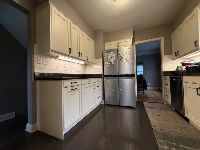 Photo - Stunning 5 Bed 2 Bath House Located in the...