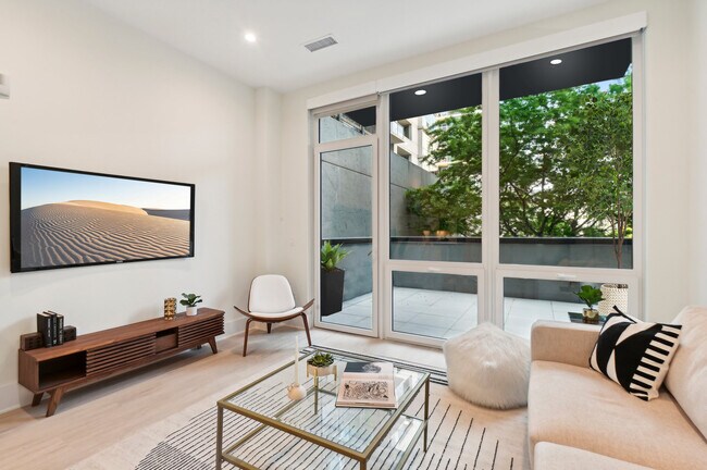 Photo - 812 West Adams