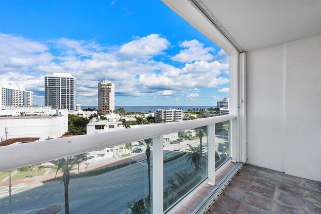 Building Photo - 6770 Indian Creek Dr Unit 8R