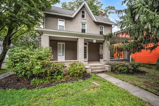 Photo - 376 N Main St