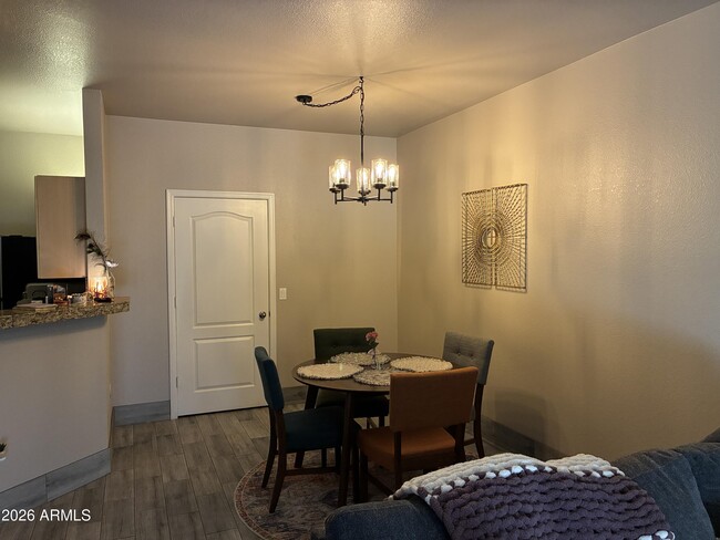 Photo - 1411 E Orangewood Ave Unidad 142