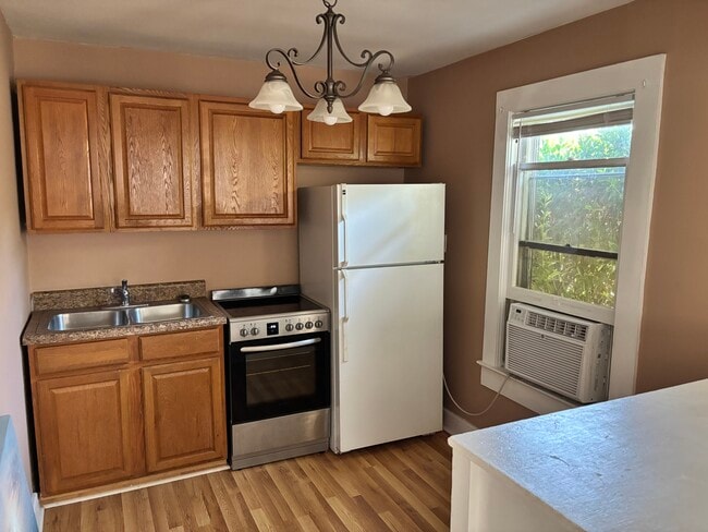 Photo - 321 W Allen St