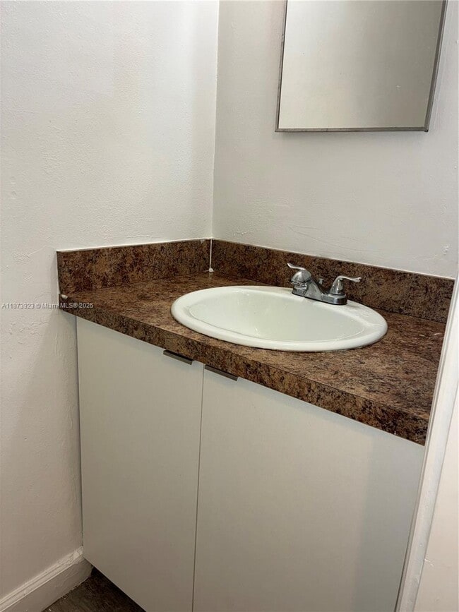 Photo - 1358 W 69th St