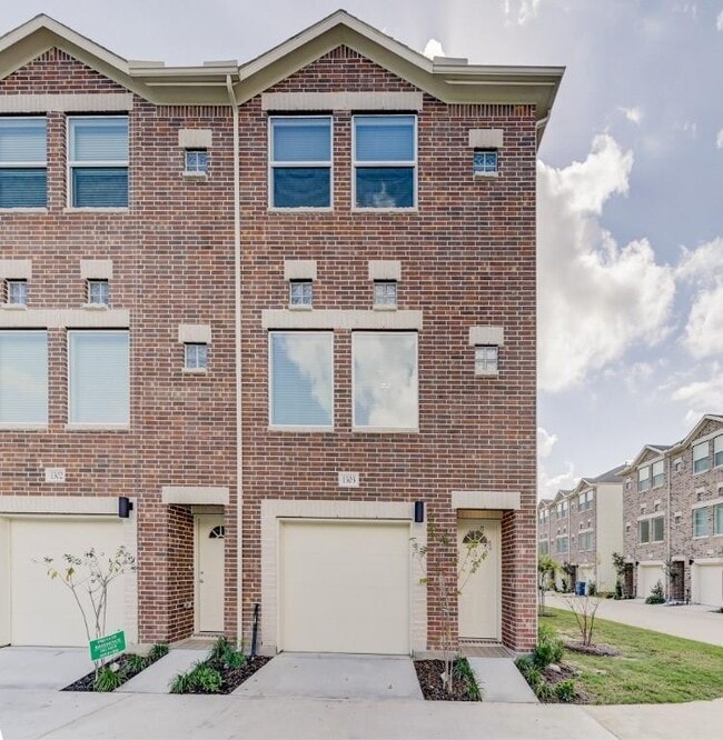 Photo - 8705 Bryam St Unidad 1303 Rental