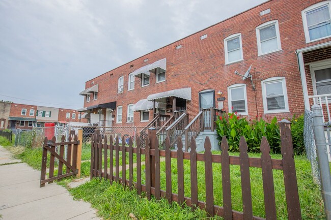 Charming 2 BR/1 Townhome in Brooklyn Park! - Charming 2 BR/1 Townhome in Brooklyn Park!