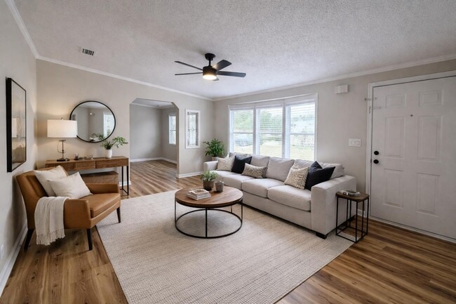 Photo - 450 Wendy Ln