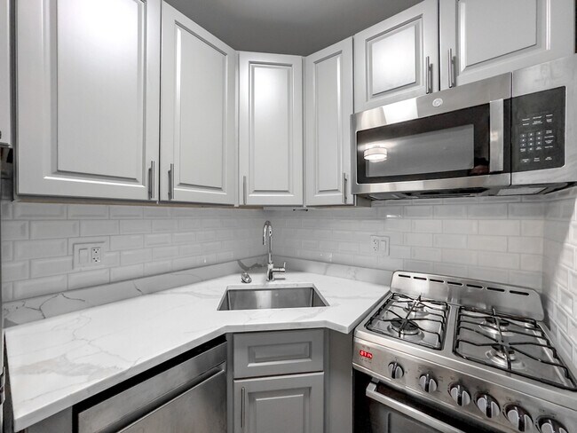 Photo - 543 W Belmont Ave Unit M00H