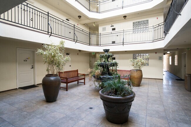 Photo - 1117 N Orange Dr