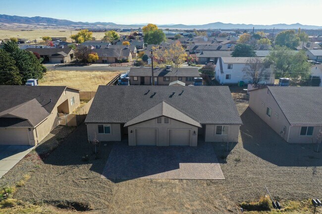 3013 N Corrine Dr