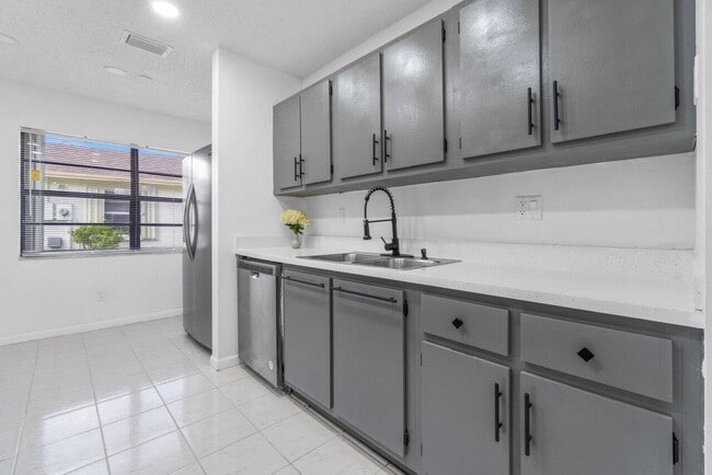 Photo - 1620 Granfern Ave