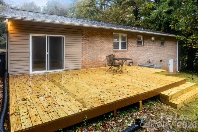 Photo - 5300 Hickory Ln