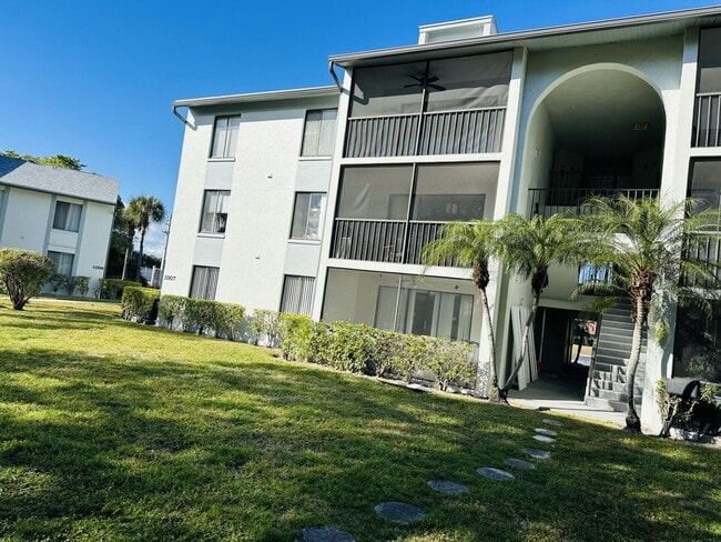 Building Photo - 1007 Green Pine Blvd Unit G3