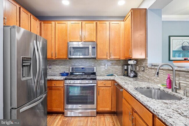 Photo - 4850 Eisenhower Ave Unit 205