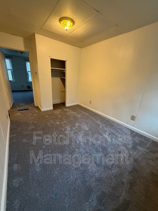 Photo - 214 W Strawberry St