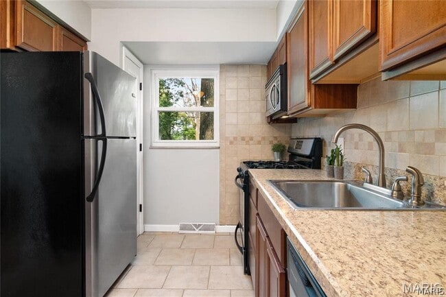 Photo - 9731 Twincrest Dr
