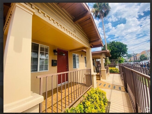 Building Photo - 317 N Coronado St Rental