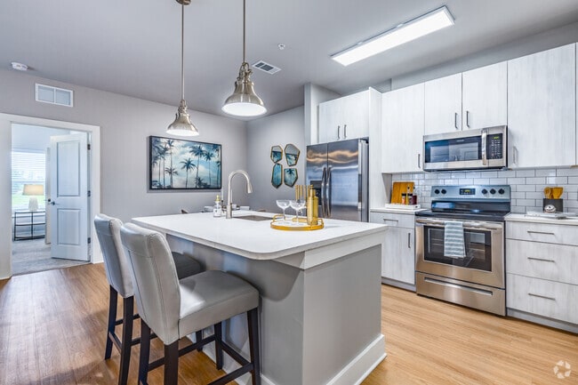 2 BR, 2 BA - 1,128SF