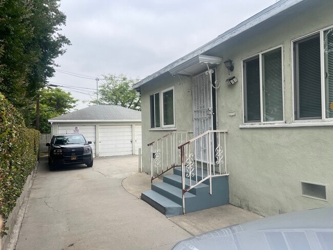 Photo - 511 N La Brea Ave Unidad B