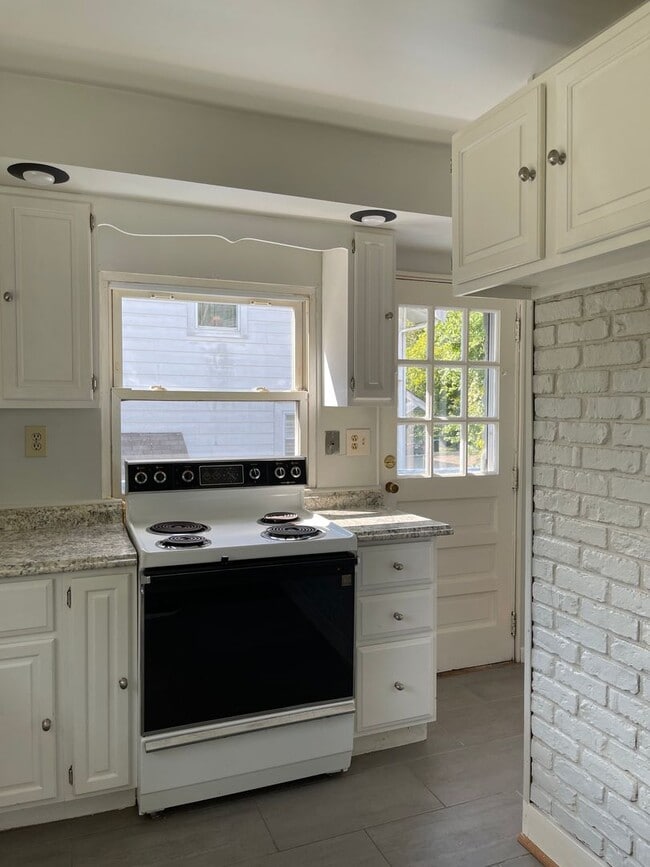 Photo - 2-3 Bed Home Available on Quiet Street Newly Renovated!!!