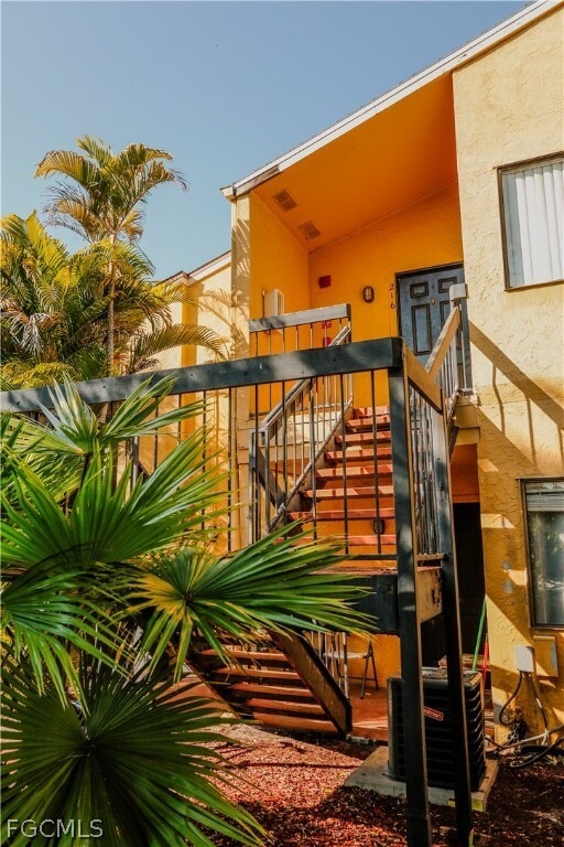 Building Photo - 2835 Winkler Ave Unit 216