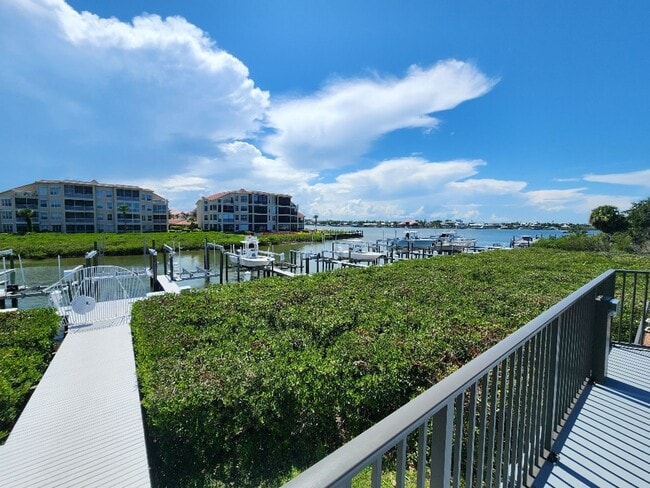Building Photo - Beautiful Fully Furnished Marker 33 Condo ...