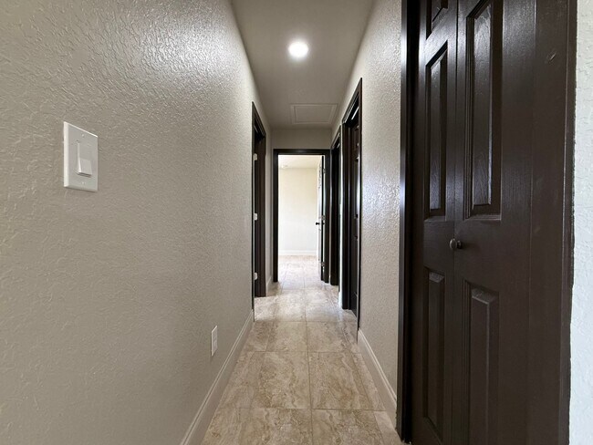 Photo - 4039 Castlegate Dr