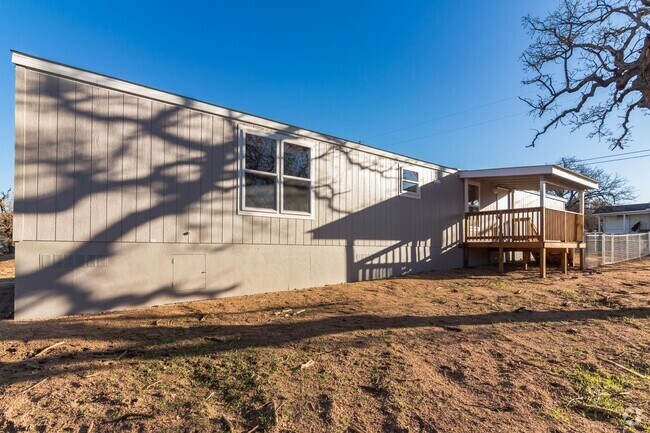 Building Photo - 221 E Castleshoals Dr Rental
