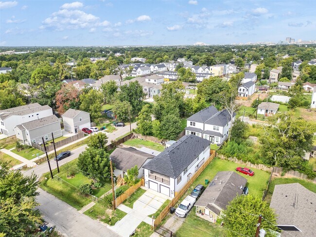 Photo - 6742 Madrid St