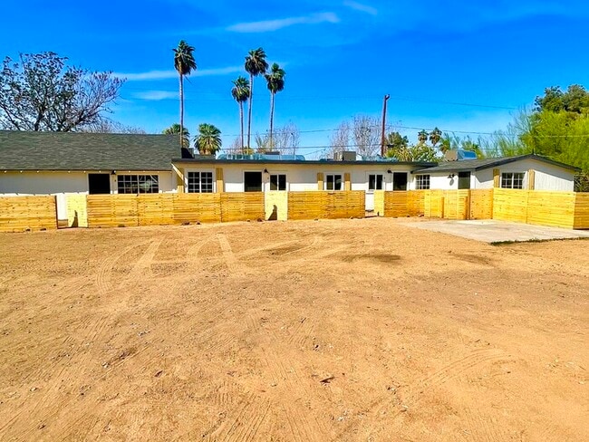 Newly renovated with private front and bac... - Newly renovated with private front and bac... Townhome