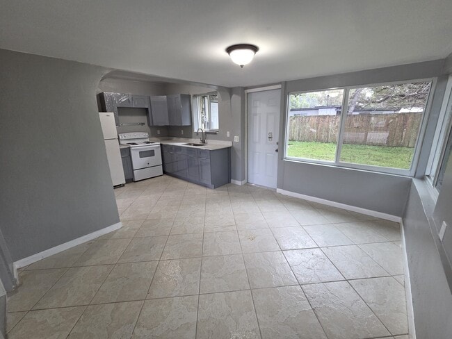 Photo - 5720 Cleveland St