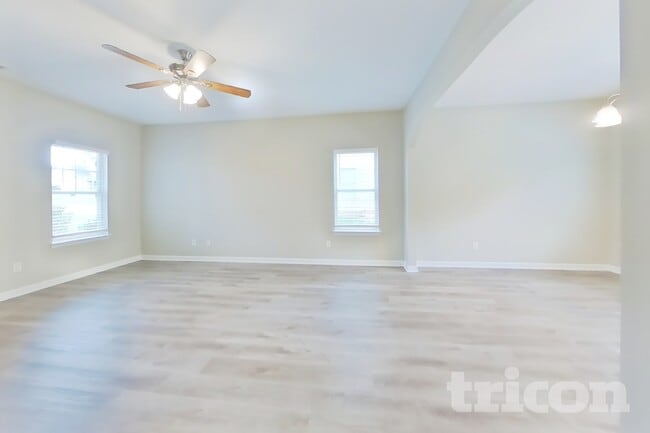 Photo - 11023 Station Dr