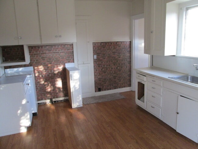 Photo - 715 Owens St