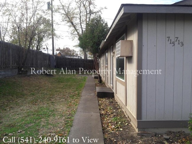 Photo - 713 SE 7th St