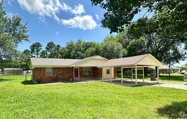 Building Photo - 3 bed 1 bath country home