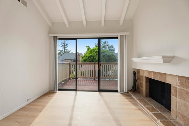 Photo - 523 Woodside Oaks Unit 2