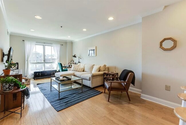 Building Photo - 711 Clinton St Unit 6A