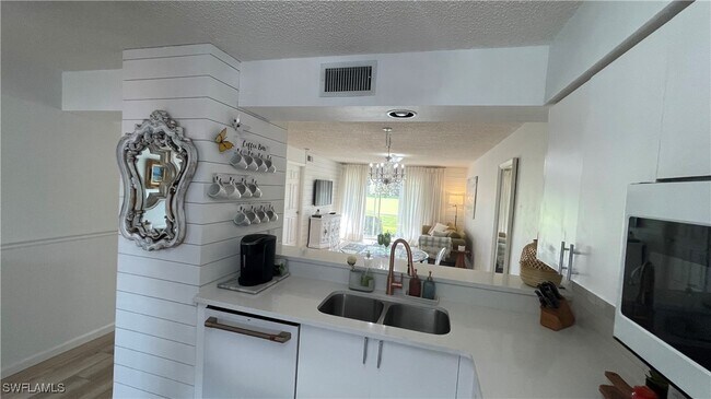 Building Photo - 267 Quail Forest Blvd Unit 111