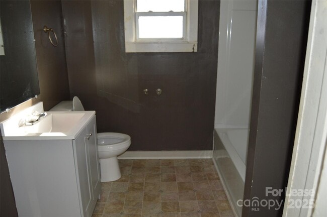 Photo - 208 Wilson St