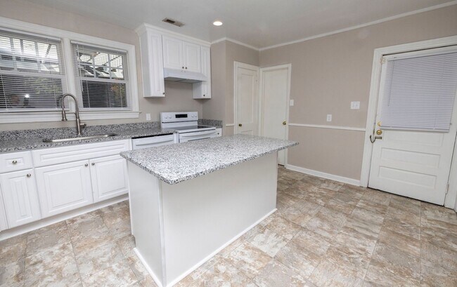 Photo - 3 Bedroom in Hampton Available Now!!