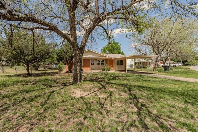 Photo - 1400 Phoenix Dr