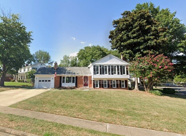Building Photo - 5900 Sandringham Ct