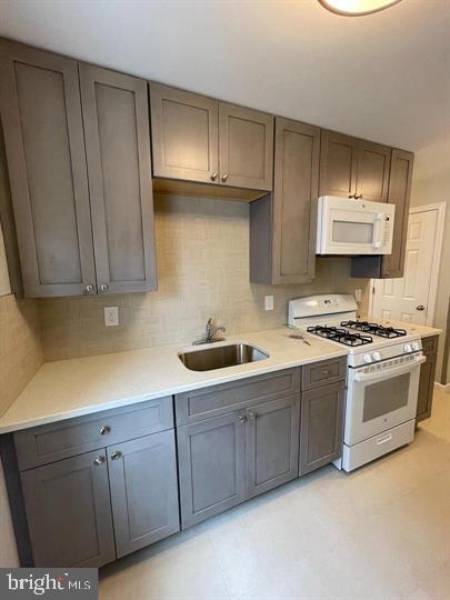 Photo - 140 Moffatt Ave