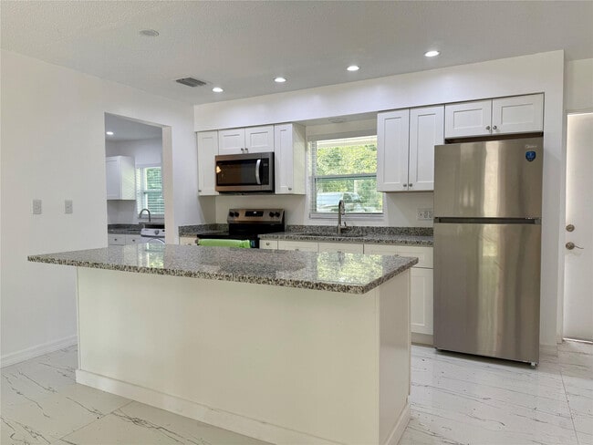 Photo - 1617 Birch St